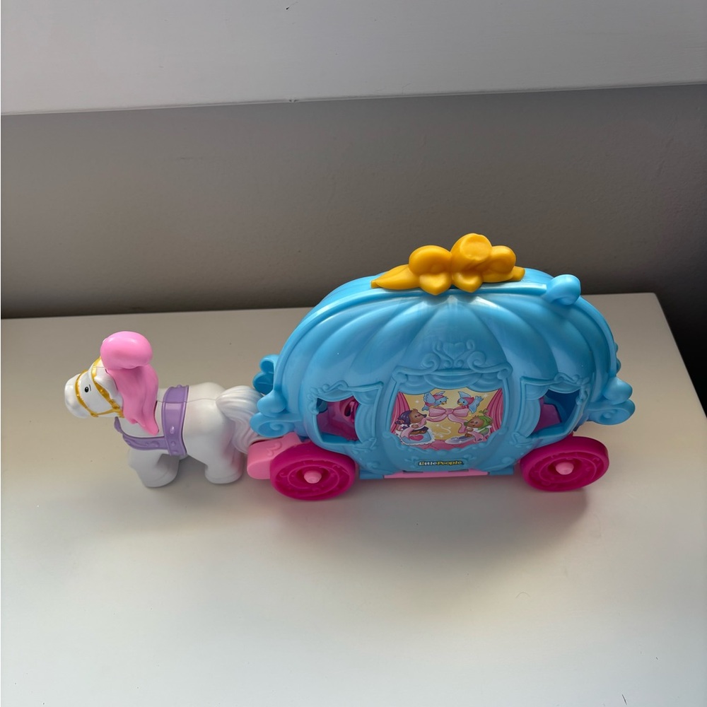 Little people Cinderella’s dancing carriage
